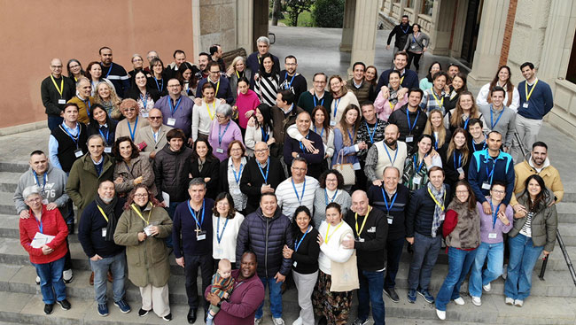 Matrimonios asistentes al retiro para parejas de Proyecto Amor Conyugal y la parroquia Mare de Déu de la Mercè.